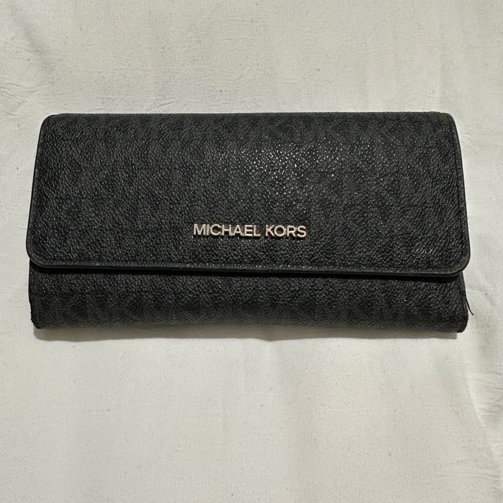 MK logo wallet